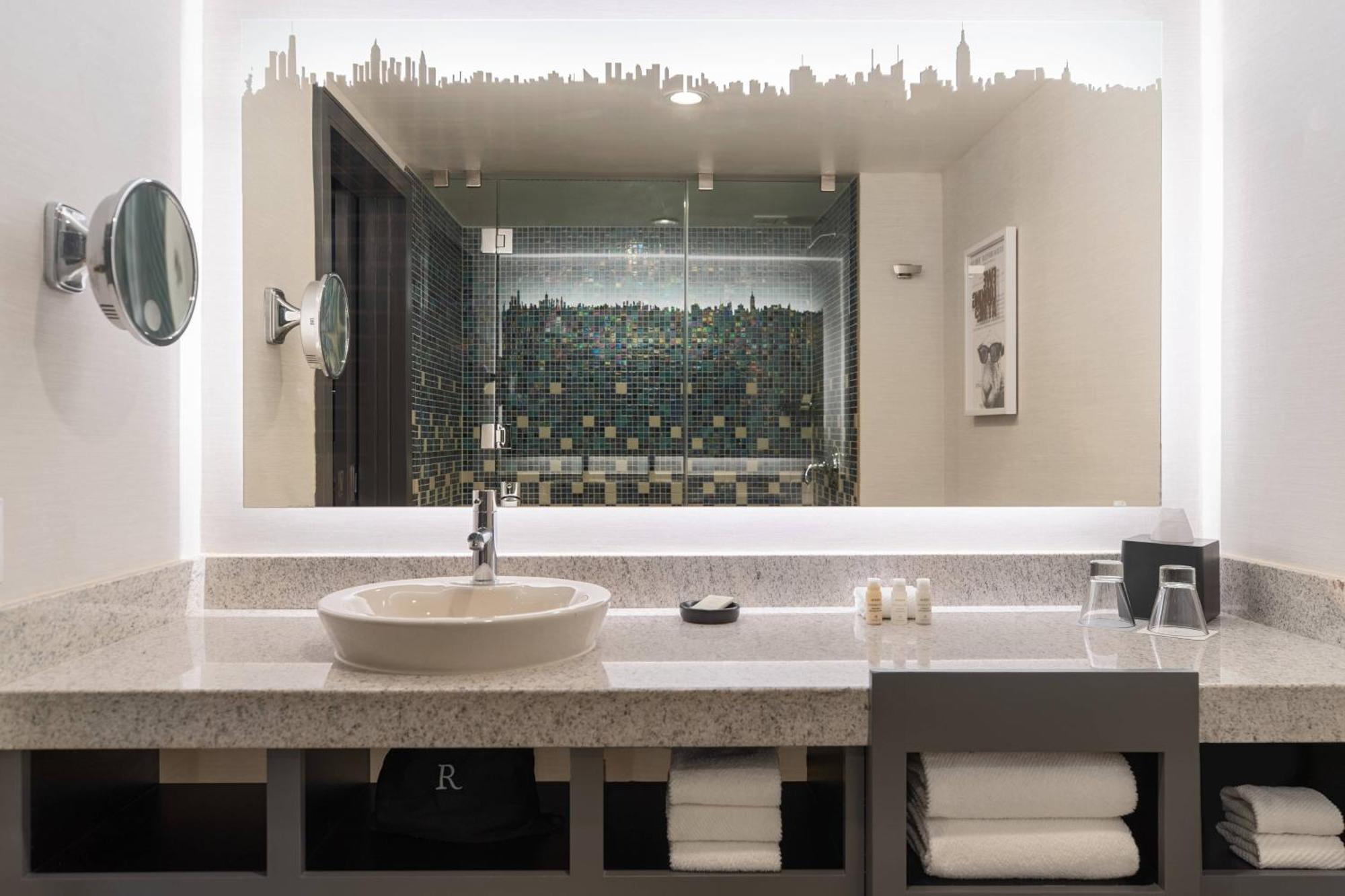 Renaissance New York Times Square By Marriott Hotell Exteriör bild