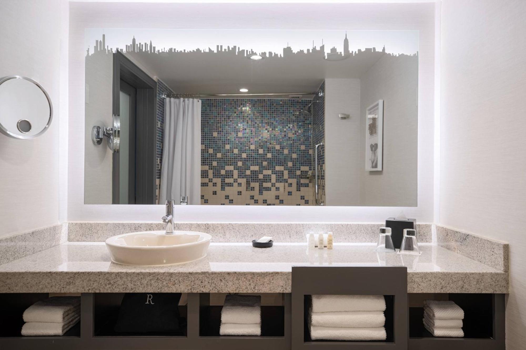 Renaissance New York Times Square By Marriott Hotell Exteriör bild